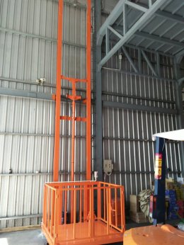 Stacker 1500x1300 mm. 1000 kg.